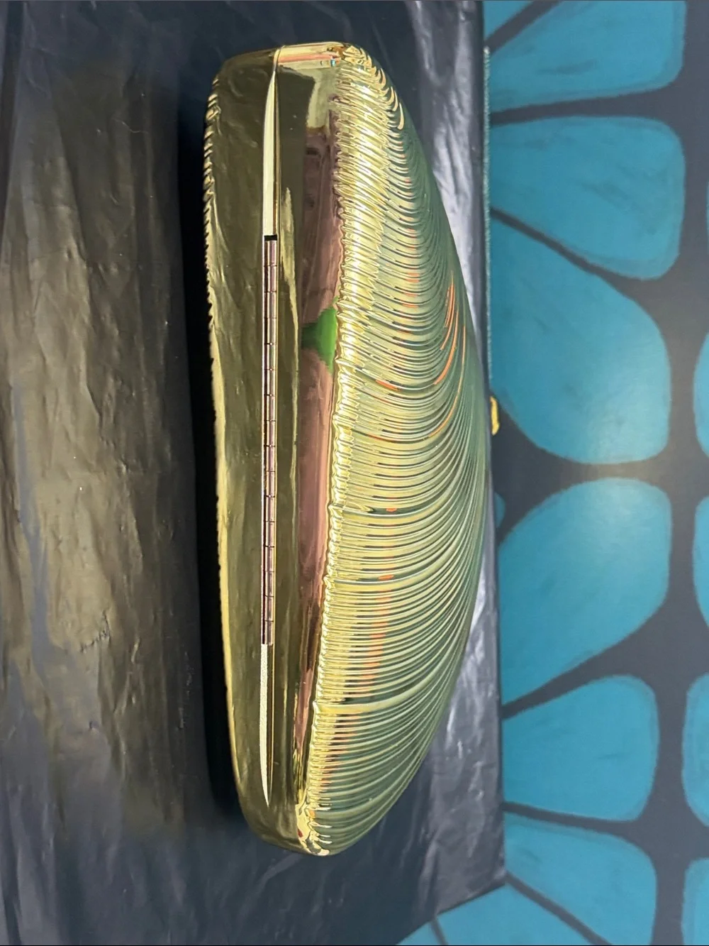Metallic Gold Shell-Shaped Clutch with Chain Strap